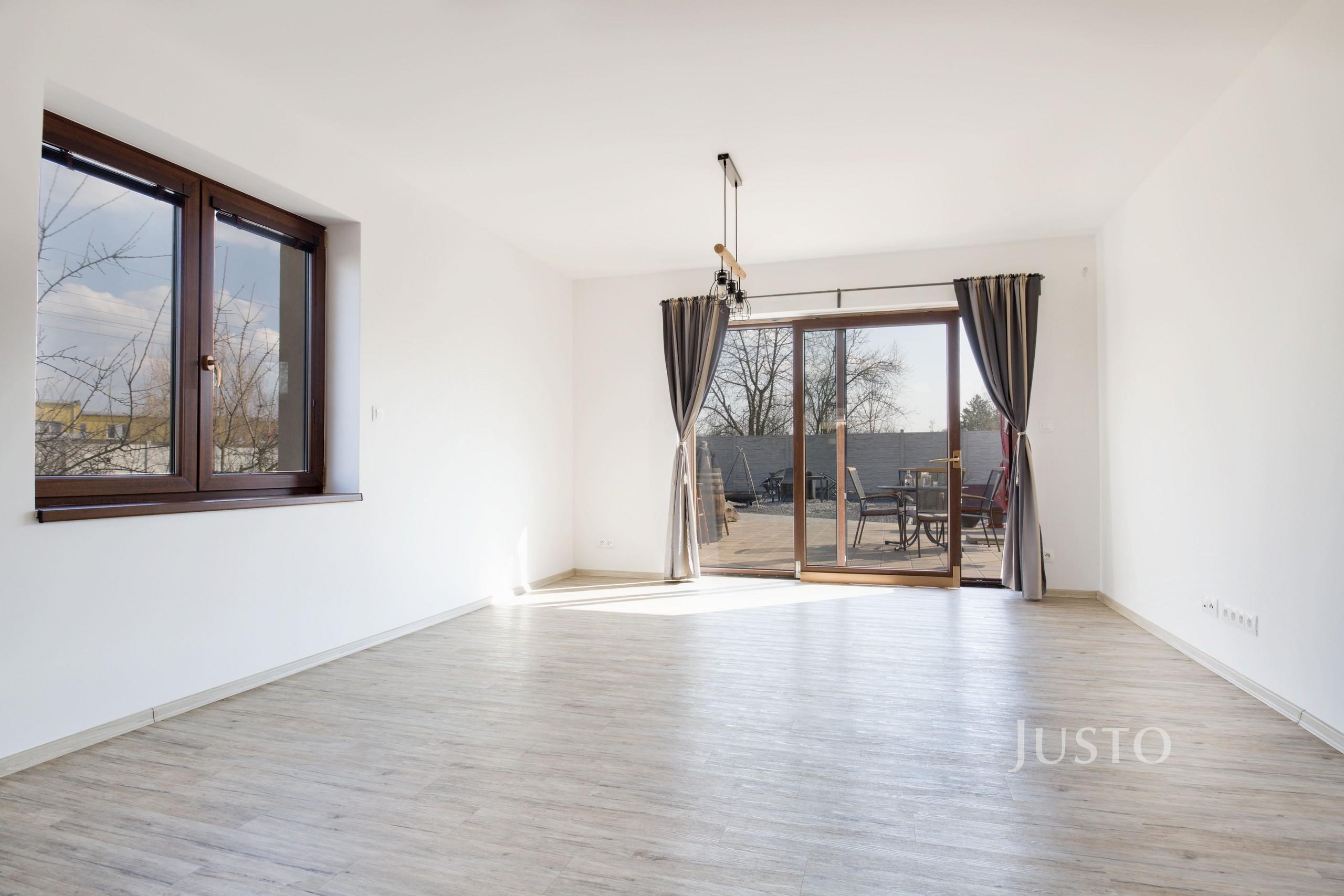 Prodej rodinného domu 227 m² s pozemkem 1747 m²