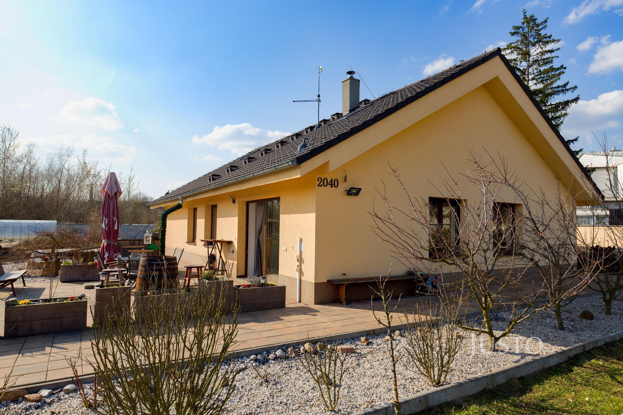 Prodej rodinného domu 227 m² s pozemkem 1747 m²