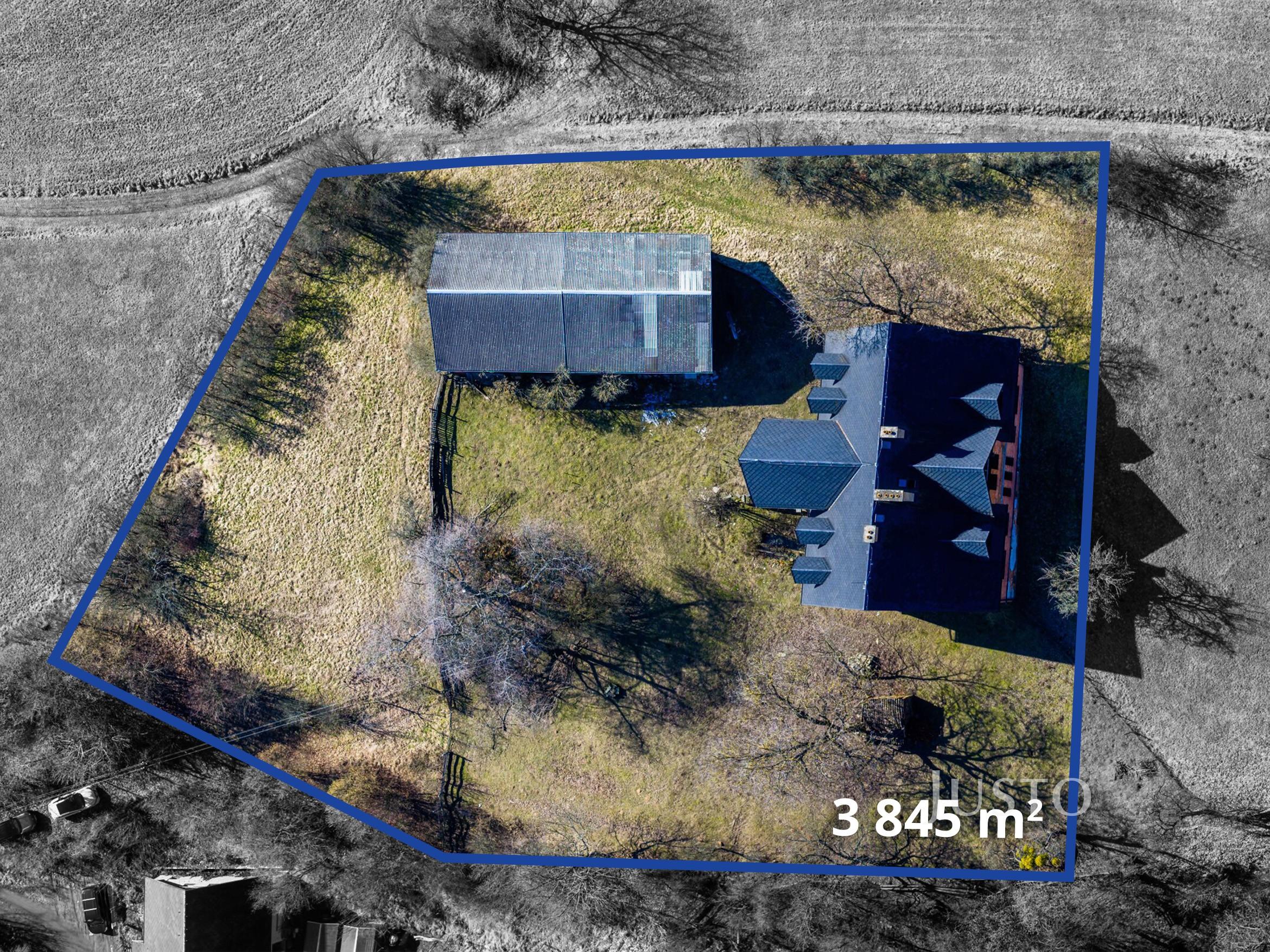 Prodej vícegeneračního domu 500 m² s pozemkem 3845 m²