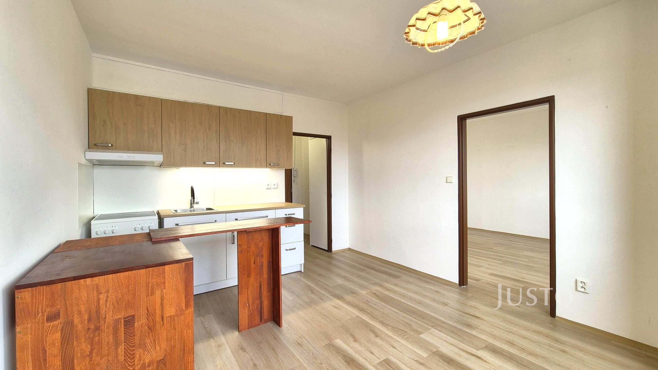 Pronájem 1+1 36 m² + balkón 2 m²