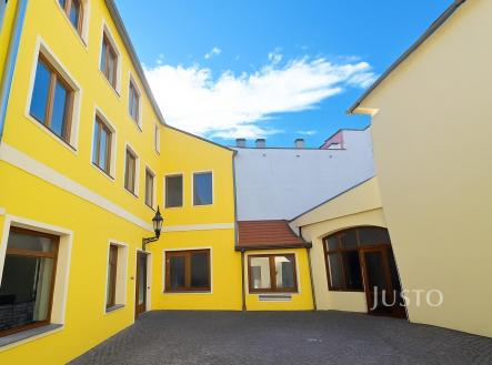 Pronájem - restaurace, 230 m²