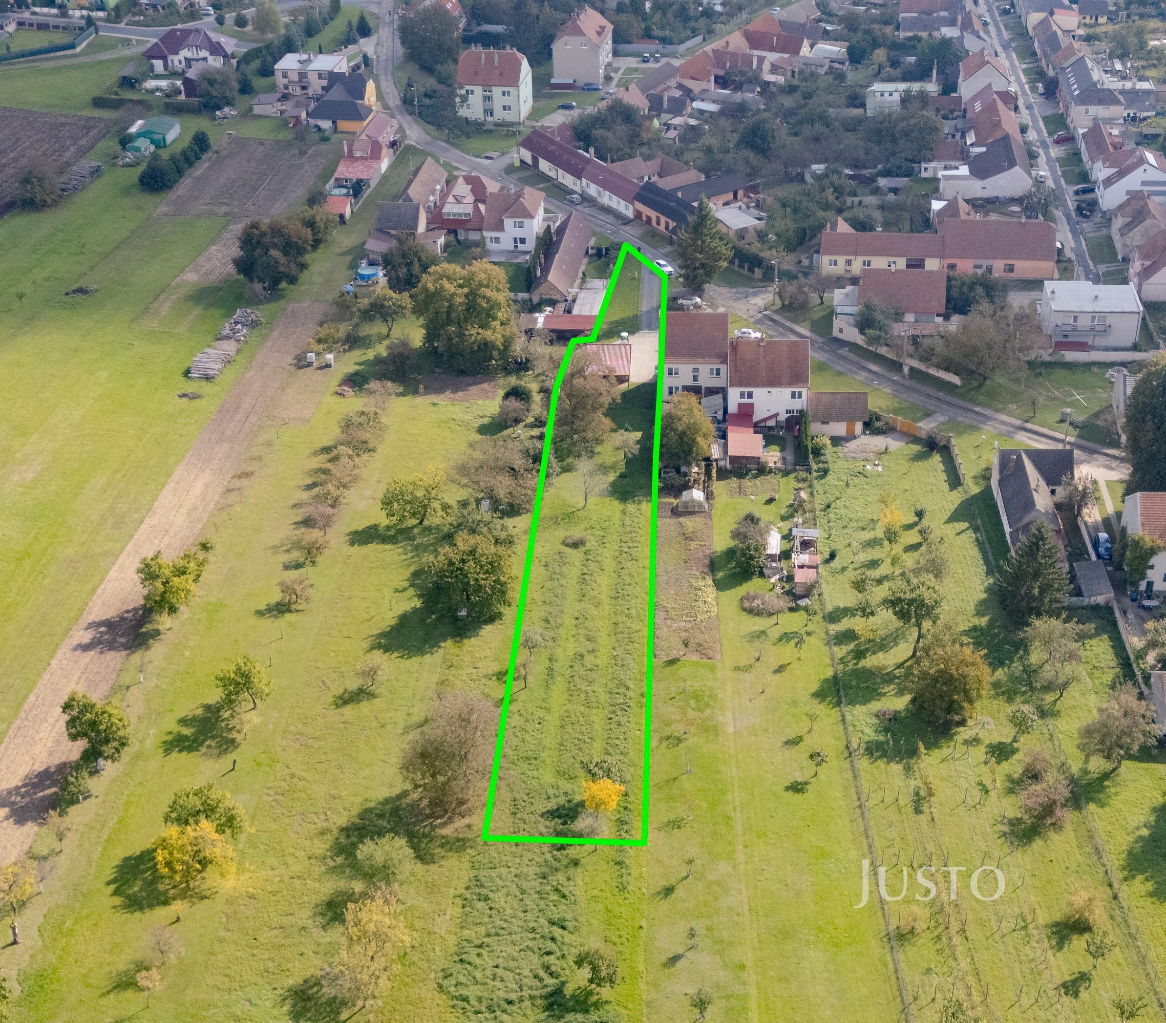 Prodej stavebního pozemku 2331 m² s dvojgaráží