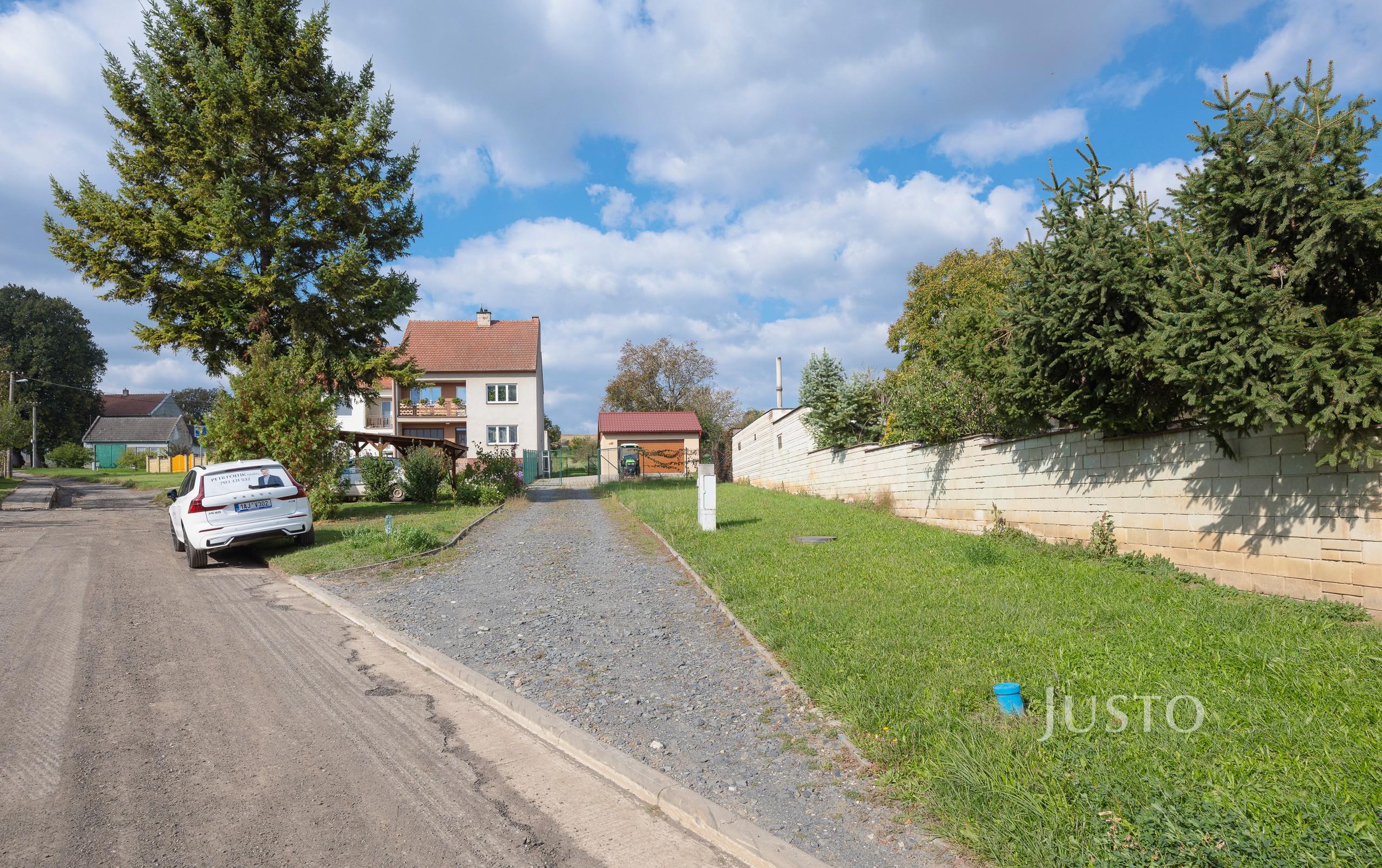 Prodej dvojgaráže 38 m² se stavebním pozemkem