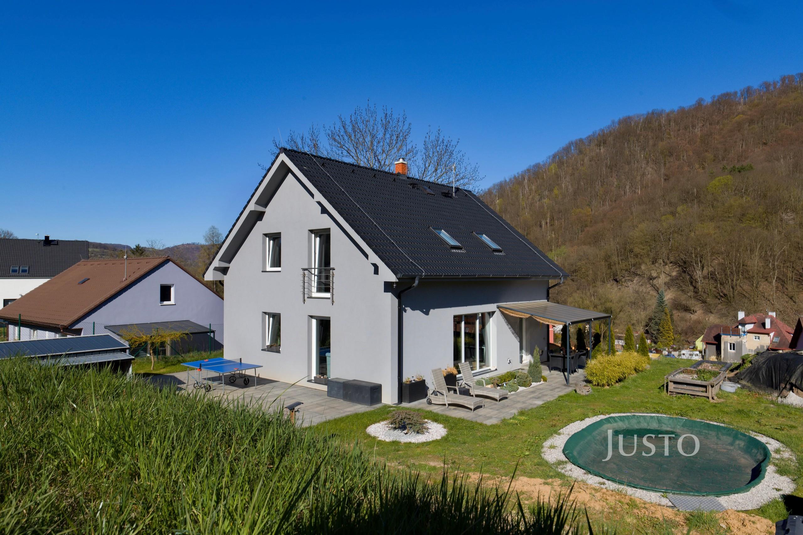 Prodej rodinného domu 148 m² s pozemkem 1008 m² + terasa