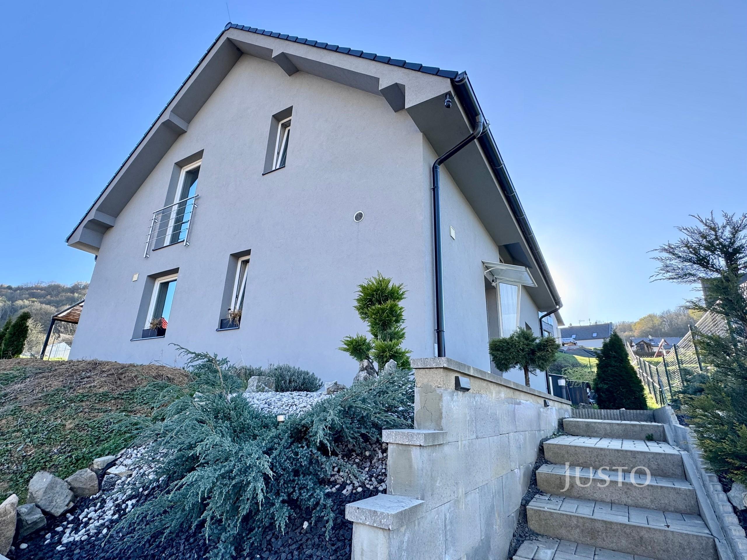 Prodej rodinného domu 148 m² s pozemkem 1008 m² + terasa