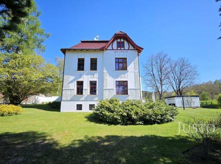 Prodej - dům/vila, 257 m²