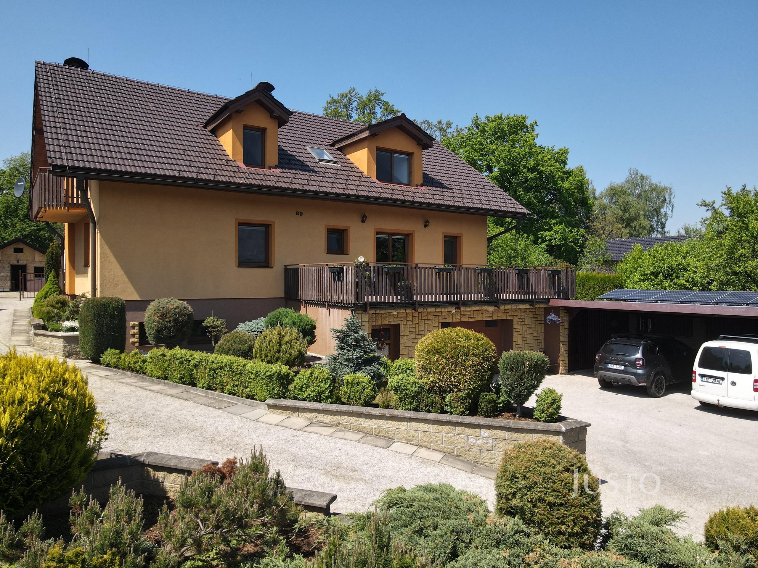 Prodej rodinného domu 425 m² s pozemkem 1449 m² + terasa 60 m² + balkón 8 m²