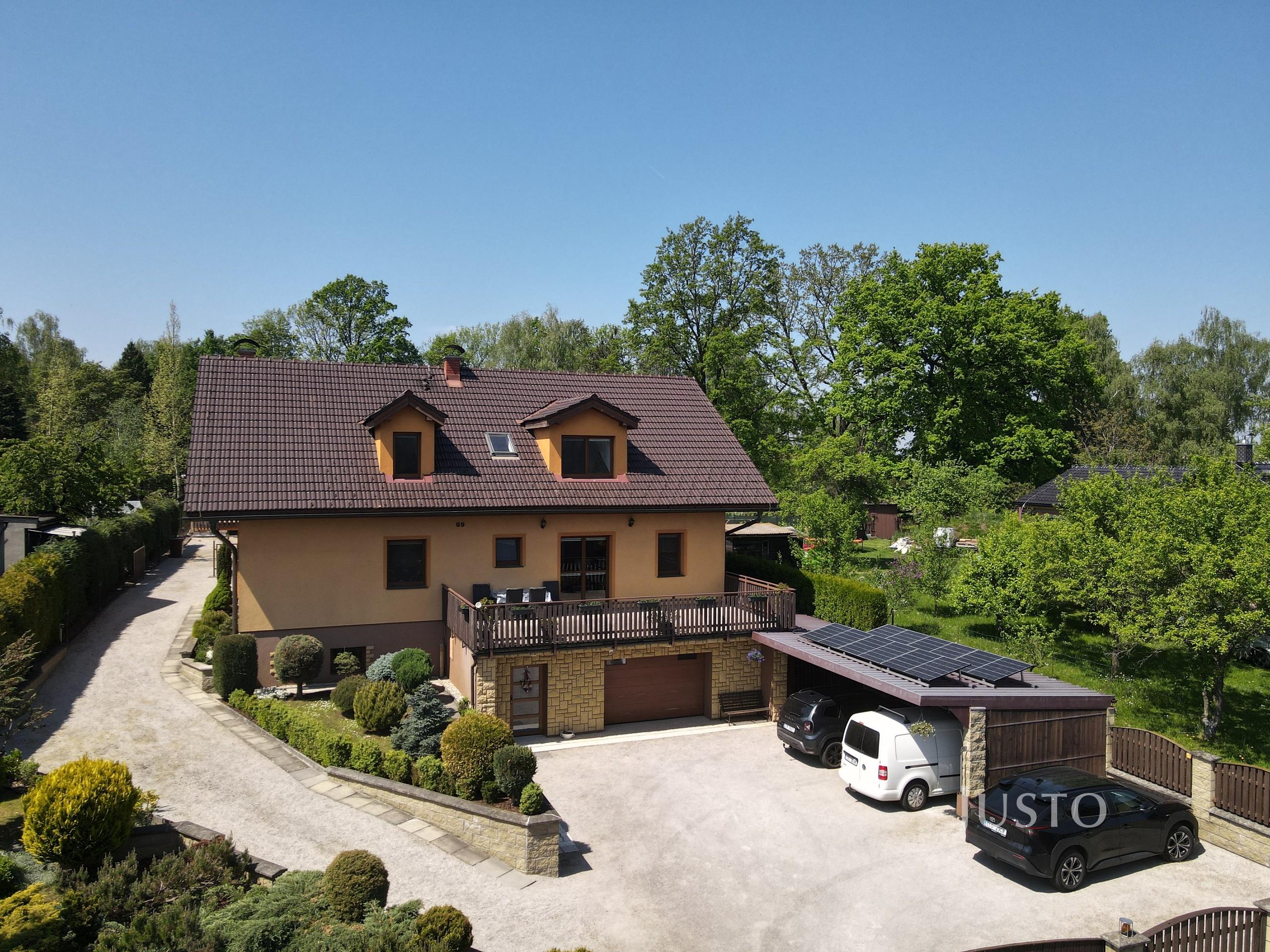 Prodej rodinného domu 425 m² s pozemkem 1449 m² + terasa 60 m² + balkón 8 m²