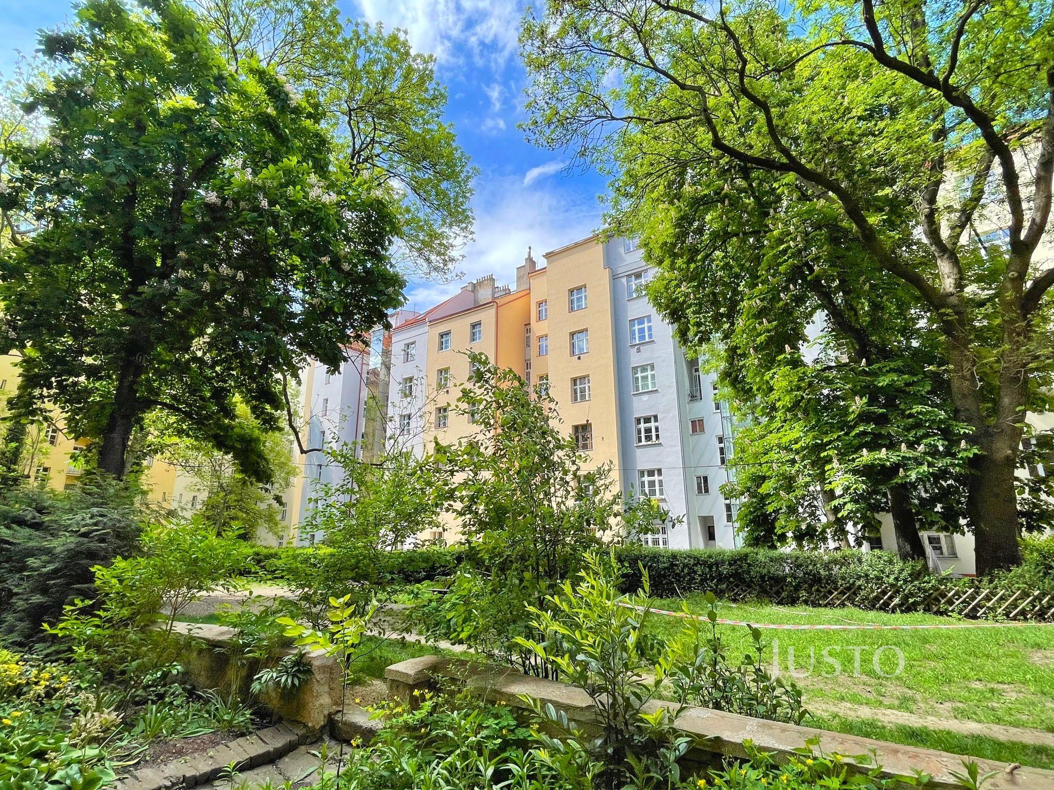 Prodej bytu 3+kk, 78 m², 9 m² sklepní kóje, Praha 3