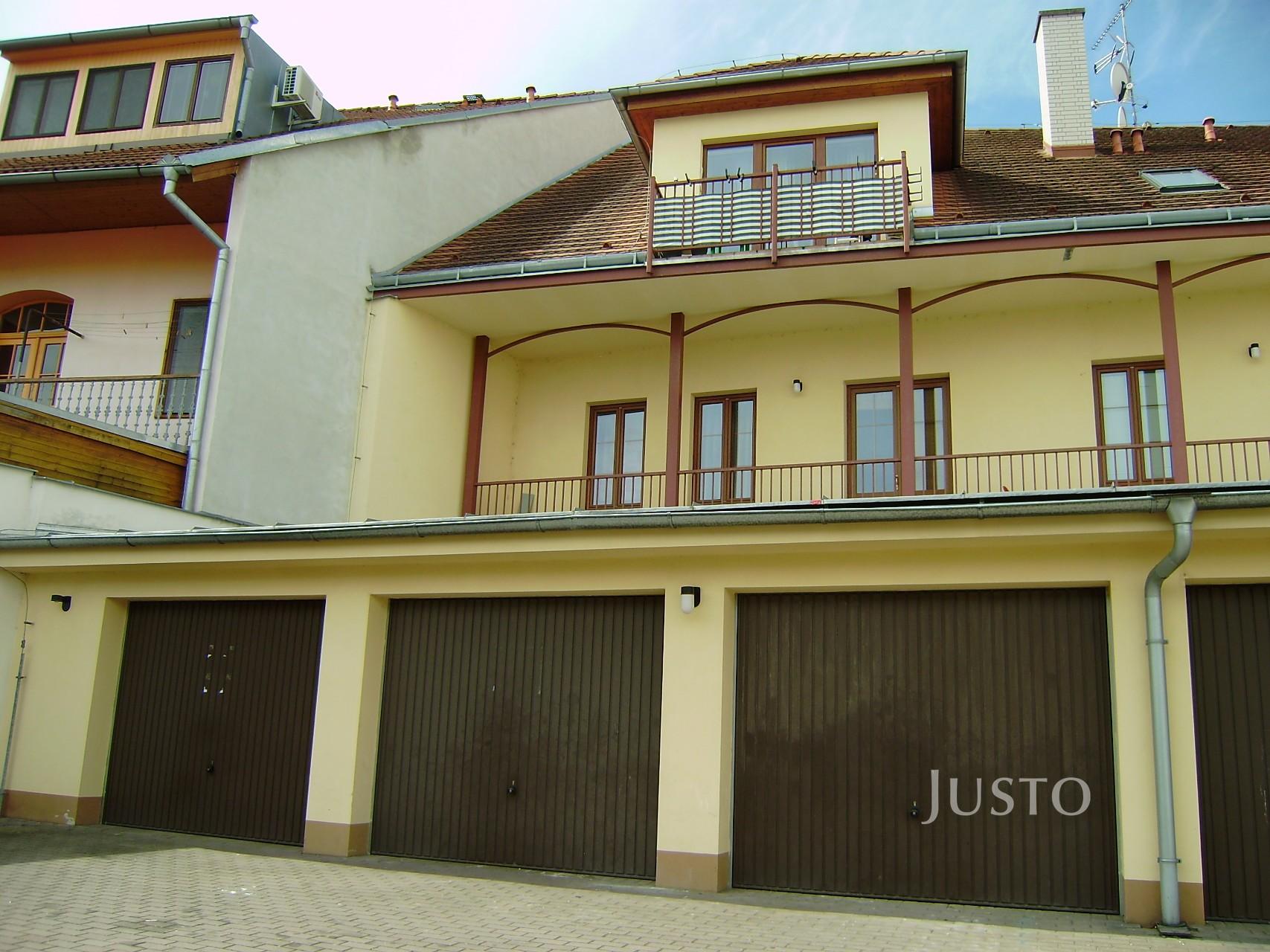 Pronájem garáže 17 m² s pozemkem 17 m²