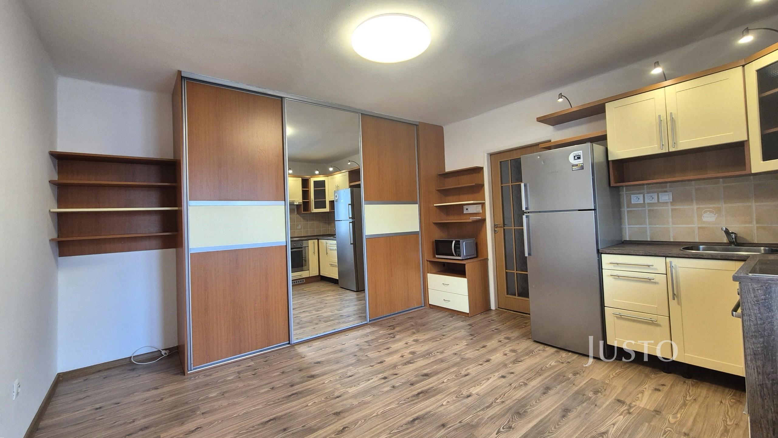 Pronájem 2+kk 32 m² + parkování
