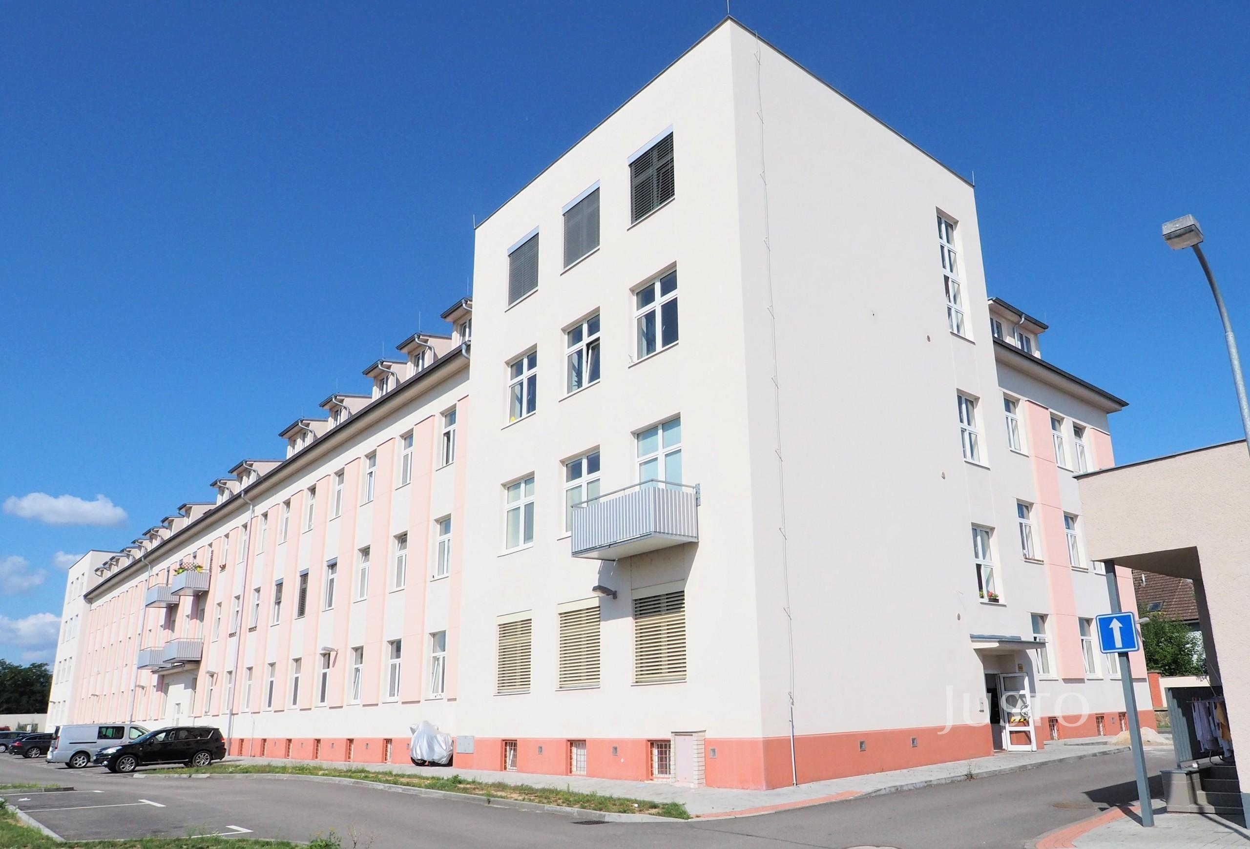 Prodej 4+kk, 71 m² + parkování, Písek - Pražská
