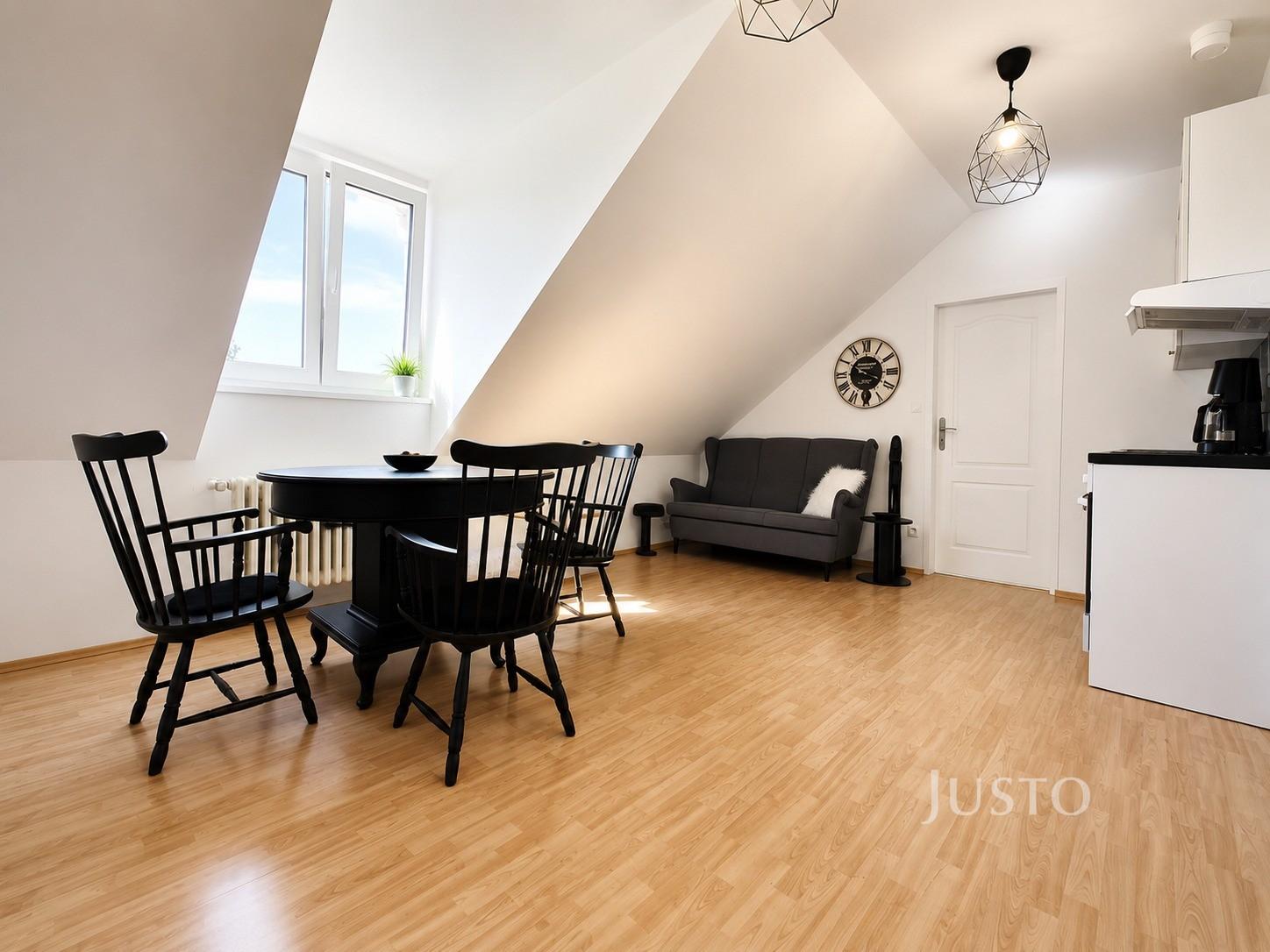 Prodej 4+kk, 71 m² + parkování, Písek - Pražská