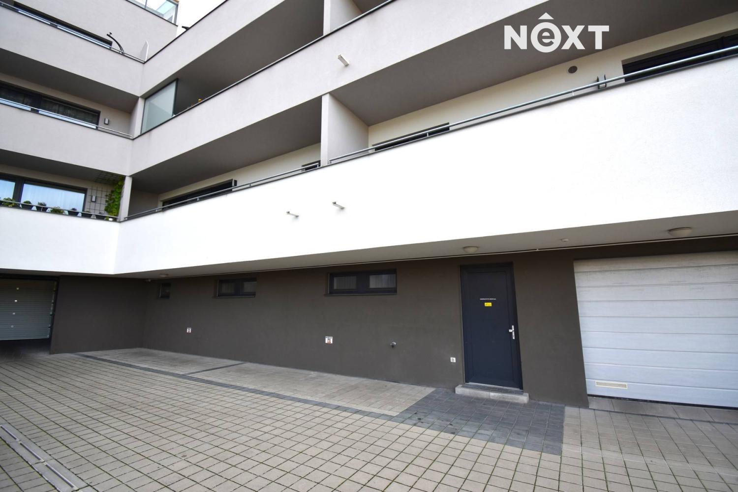 Pronájem komerční Obchodní prostory, 70㎡