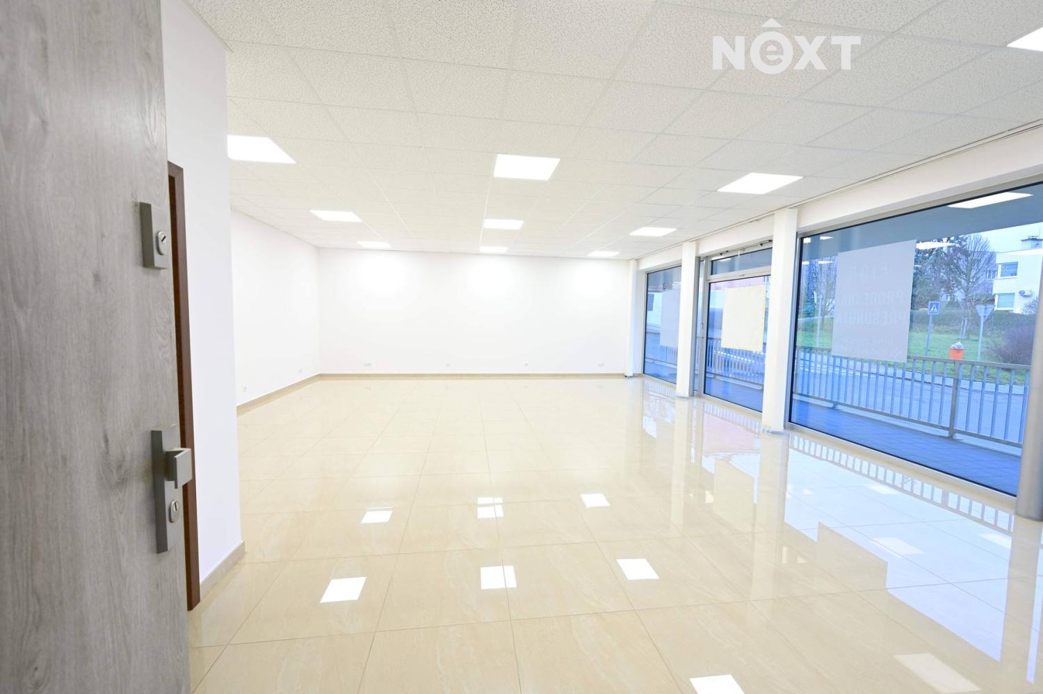 Pronájem komerční Obchodní prostory, 70㎡