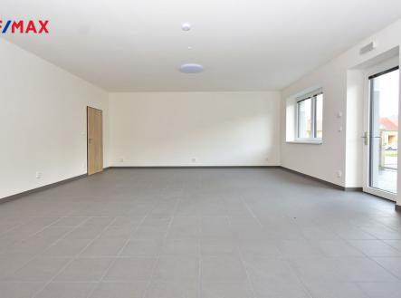 nebytový prostor / prodejní plocha | Pronájem - kanceláře, 57 m²