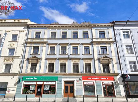 Pohled na dům z ulice Bělehradská. | Pronájem bytu, 3+1, 87 m²