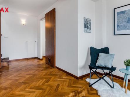 Vstup do obývacího pokoje z předsíně | Prodej bytu, 4+kk, 98 m²