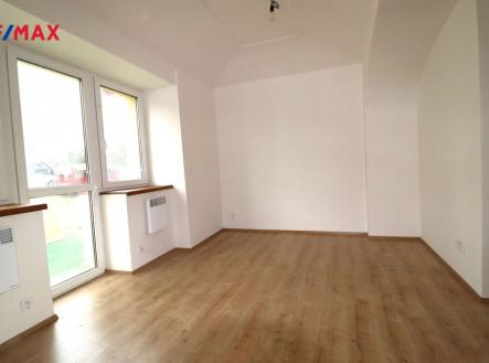 Obývací pokoj se vstupen ma terasu | Pronájem bytu, 3+kk, 77 m²