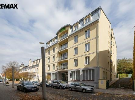 pohled-na-hotel-z-protejsi-ulice.jpg | Prodej - hotel, 2 963 m²