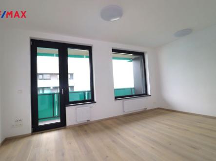 img-48111.jpg | Pronájem bytu, 1+kk, 5 275 m²