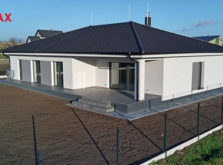 Pohled na dům ze zahrady. | Prodej - dům/vila, 166 m²