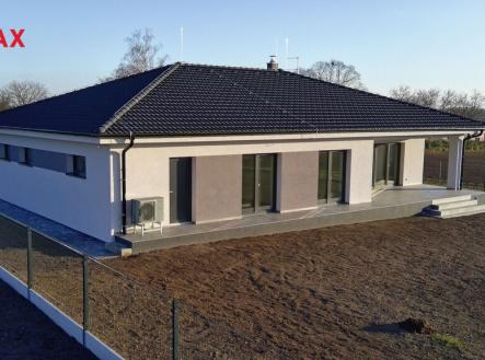 Pohled na dům ze zahrady. | Prodej - dům/vila, 166 m²