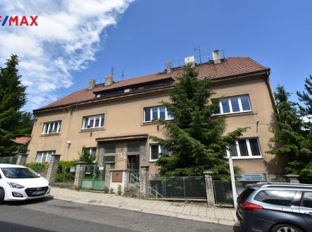 Pohled na dům z ulice. | Pronájem bytu, 3+1, 106 m²