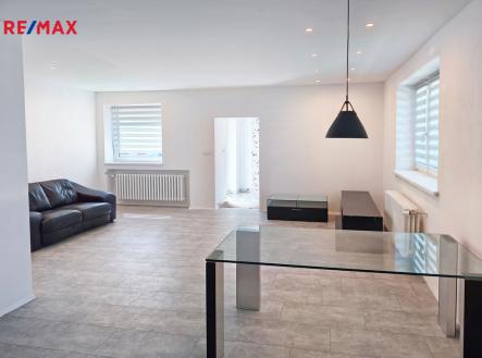 Obývací pokoj s jídelním a kuchyňským koutem. | Pronájem - kanceláře, 110 m²