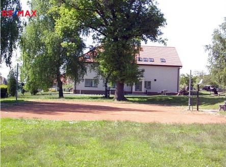 Volejbalové hřiště poblíž pozemku | Prodej - pozemek pro bydlení, 1 738 m²