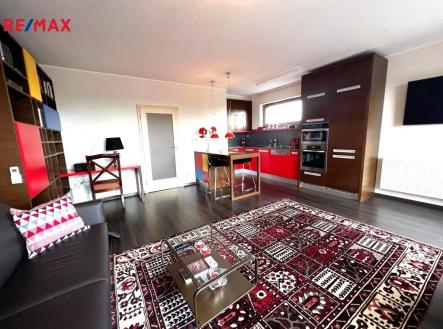 Obývací pokoj s kuchyňským koutem | Pronájem bytu, 2+kk, 65 m²