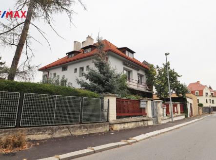 Venkovní pohled na vilový dům | Prodej bytu, 2+kk, 48 m²
