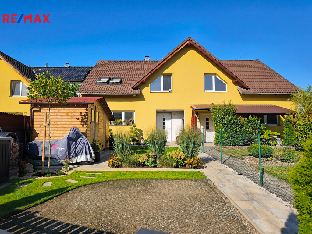 Pohled na dům z ulice.