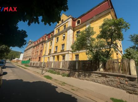 Pohled na rohový BD v ul. U jeslí, Ústí nad Labem - centrum. | Prodej - nájemní dům, 1 096 m²