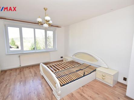Samostatná ložnice s okny do dvora. | Prodej bytu, 3+1, 192 m²