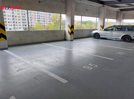 Garážové parkovací stání č. 95 v 3. NP. | Pronájem - malý objekt/garáž