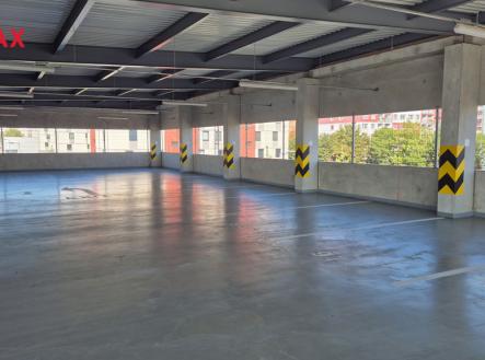 Garážové parkovací stání č. 95 v 3. NP. | Pronájem - malý objekt/garáž