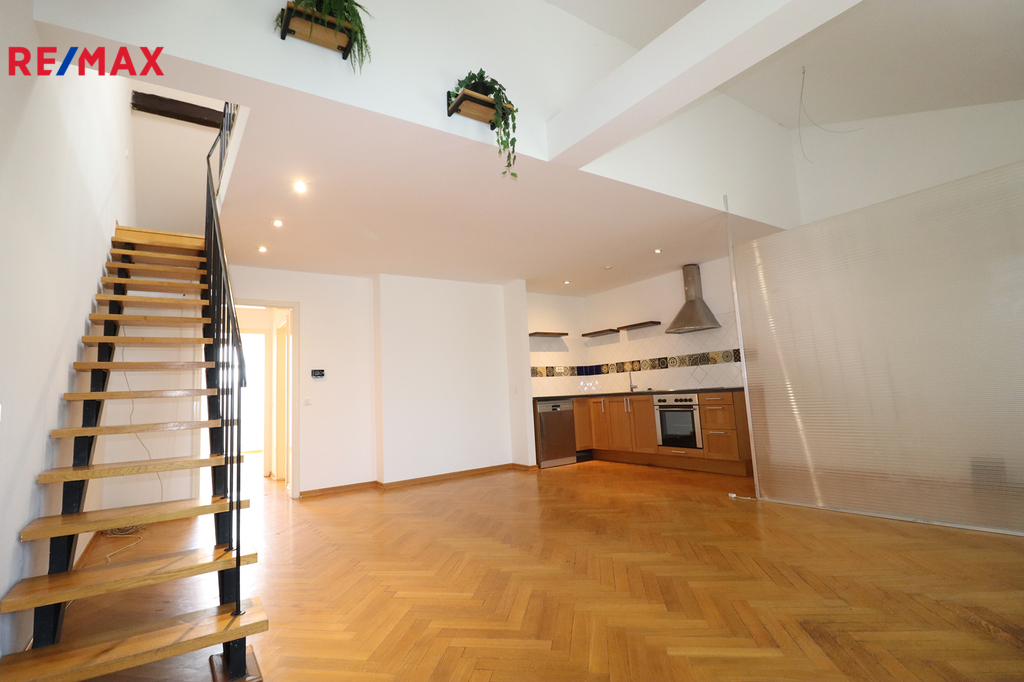 Obývací pokoj s kuchyňským koutem