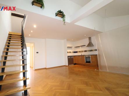 Obývací pokoj s kuchyňským koutem | Pronájem bytu, 3+kk, 101 m²