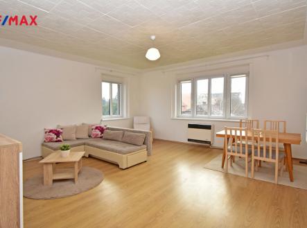 Obývací pokoj s jídelním koutem. | Prodej bytu, 2+1, 75 m²