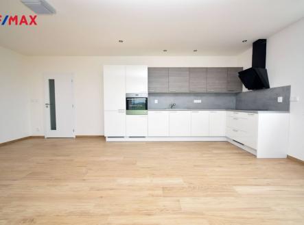 Obývací pokoj s kuchyňským a jídelním koutem. | Pronájem bytu, 2+kk, 63 m²