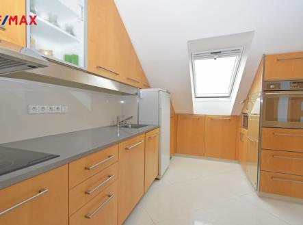 Kuchyňský kout včetně vestavných spotřebičů. | Prodej bytu, 3+kk, 82 m²