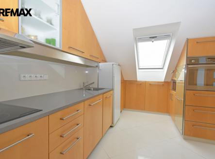 Kuchyňský kout včetně vestavných spotřebičů. | Prodej bytu, 3+kk, 82 m²