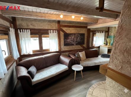 pohled-od-vstupu-do-hlavni-obytne-mistnosti-v-prizemi-chalupy..jpg | Prodej - dům/vila, 150 m²