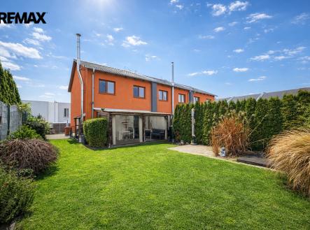 Pohled na dům ze zahrady | Prodej - dům/vila, 102 m²