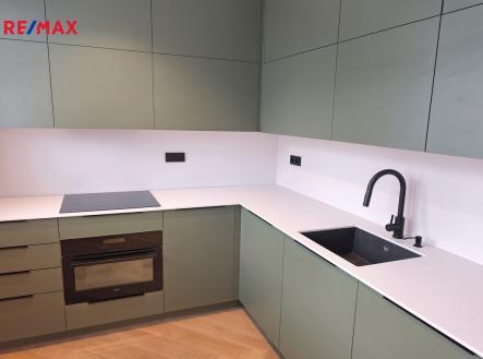 Kuchyňský kout včetně vestavěných spotřebičů. | Pronájem bytu, 2+kk, 53 m²