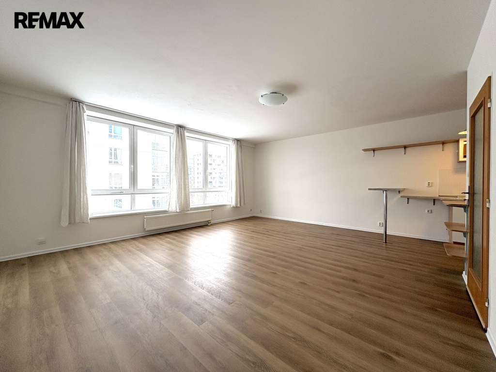 Hlavní obytná místnost - aktuální podoba