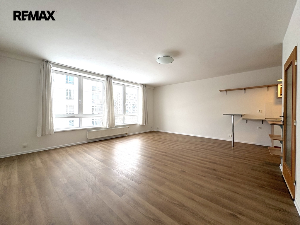 Hlavní obytná místnost - aktuální podoba