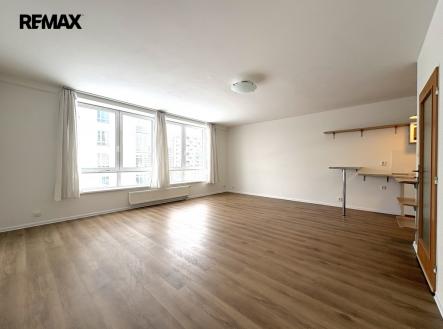 Hlavní obytná místnost - aktuální podoba | Prodej bytu, 1+kk, 40 m²