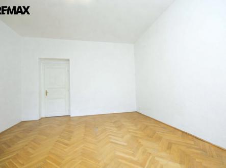 prazdny-pokoj-s-drevenou-podlahou-1.png | Pronájem bytu, 2+kk, 54 m²